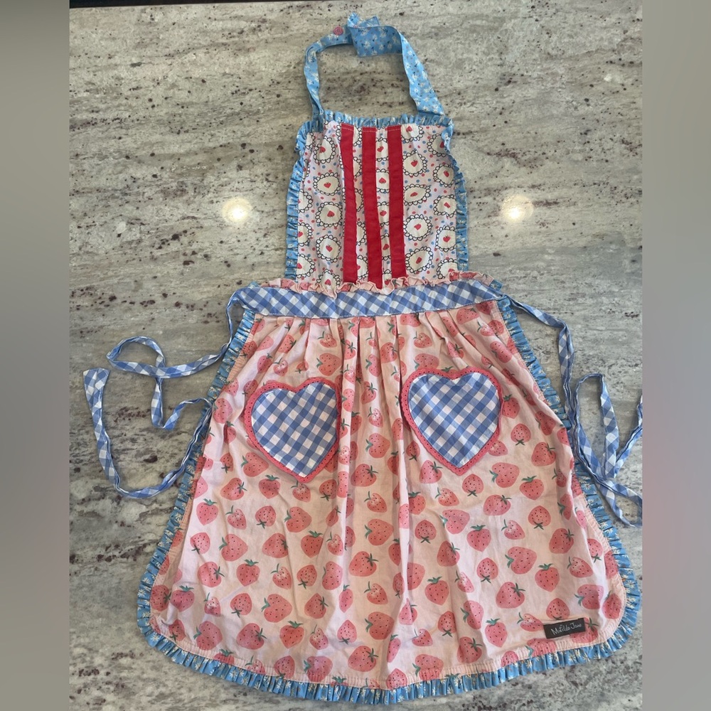 Matilda Jane Women’s Apron with Heart Pockets. EUC.  OS.
